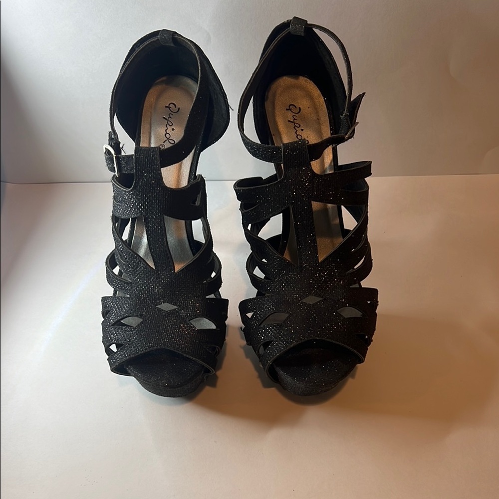 Qupid Black Platform Strappy Sandals